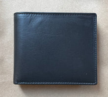 bi-fold with pull out card case